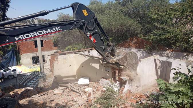 Dilovası’nda Metruk Bina Yıkımları Devam Ediyor