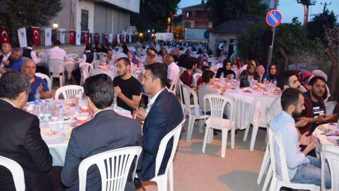Dilovasında Mahalleler İftarda Buluştu