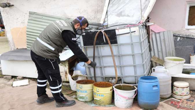 Ekipler kapı kapı dolaşıyor, her yeri ilaçlıyor