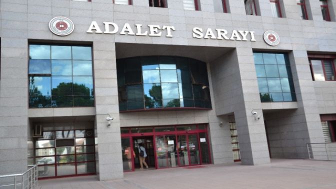 Ev Arkadaşlarını Öldürüp Cesedini Buzdolabında Saklamışlar