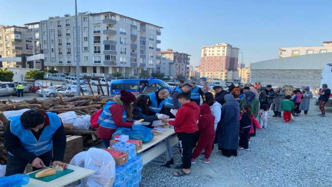 Gebze adliyesi depremzedelere yardıma koştu