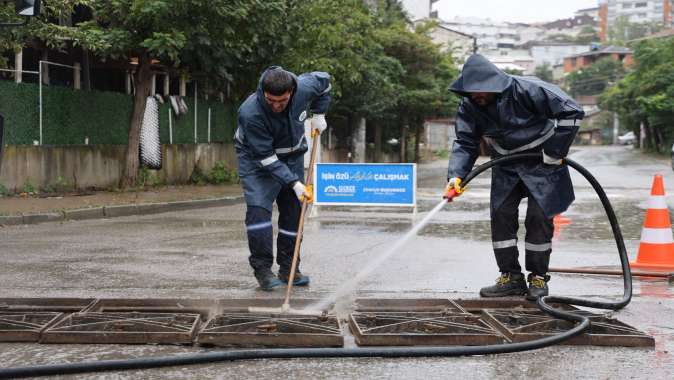Gebze Belediyesi Ekiplerinden Sağanak Mesaisi