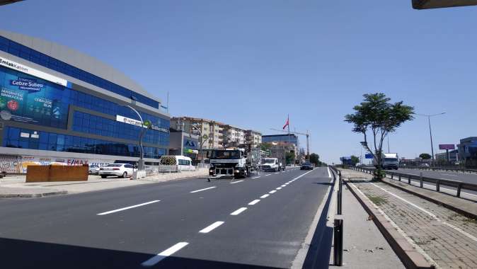 Gebze İstanbul Caddesinde yol çizgileri çizildi