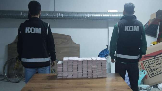 GEBZEDE DEV OPERASYON: BODRUMDAN ÇUVALLAR DOLUSU MİLYON ÇIKTI!