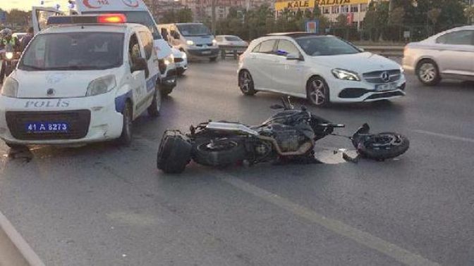 Gebzede Otomobilin çarptığı motosiklet sürücüsü yaralandı