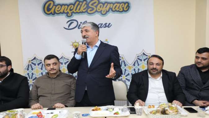 Gençler sordu Ömeroğlu cevapladı