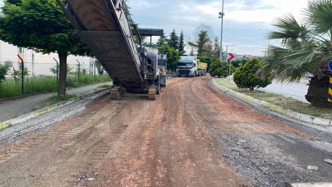 Gölcük Anafartalar Caddesi’nde üstyapı yenileniyor