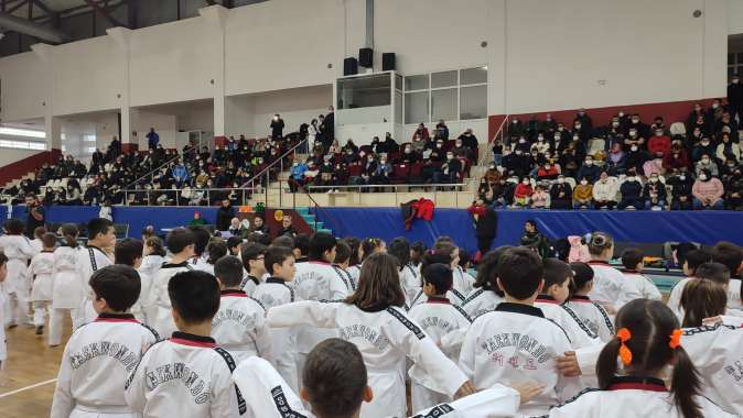 GÖLCÜK TAEKWONDO ŞÖLENİNDE 270 SPORCU ÜST KUŞAĞA TERFİ ETTİ