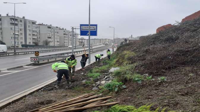 Gölcük Yüzbaşılar Kavşağı’nda çevre düzenlemesi