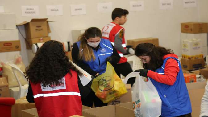 GÖLCÜKLÜLER ELAZIĞ VE MALATYA İÇİN YARDIMDA YARIŞIYOR