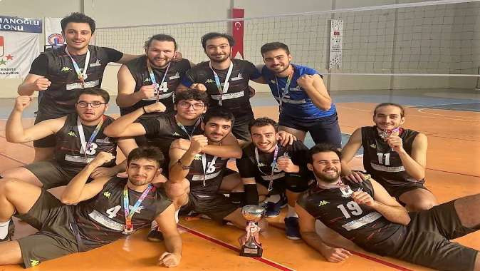 GTÜ Voleybol Takımları Turnuvadan İki Kupayla Döndü