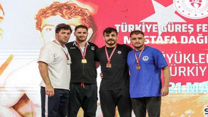 Güreşçiler Türkiye Şampiyonasından 2 madalya çıkardı