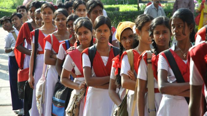 Hindistanda Utanç Verici Ceza! Müdür, Kız Öğrencilerin Kıyafetlerini Çıkarttırdı 55 dakika önce