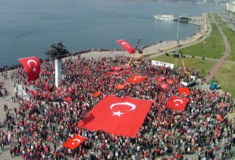 İzmirliler ‘Laiklik’ için sokağa çıkıyor
