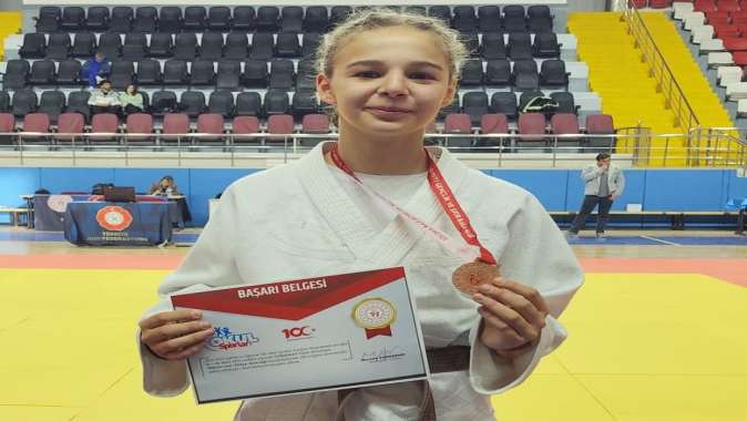 İzmitli Özge Çolak Judoda Türkiye Üçüncüsü Oldu