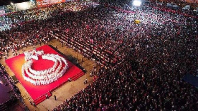 İzmitte 249 hafızla ay yıldız oluşturuldu