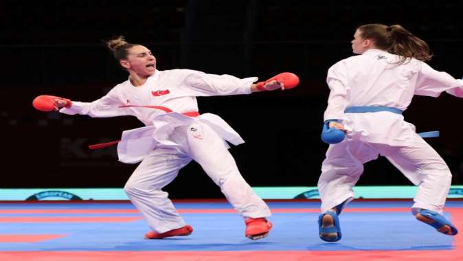 Kağıtsporlu Gülsen, Akdeniz Karate Şampiyonu oldu