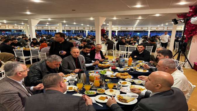 Kamuran Akbayın iftarına salon dar geldi