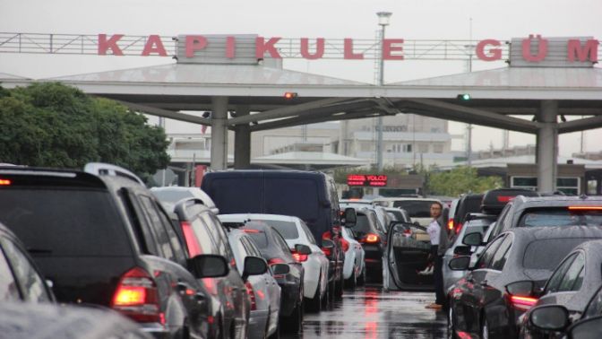 Kapıkuledeki Kuyruğun Başı Var, Sonu Yok