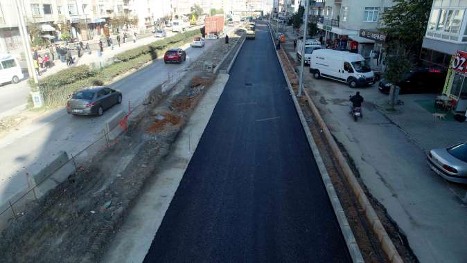 Karamürsel’de yan yollar asfaltlanıyor