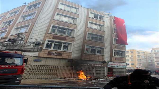 Kayseride HDP binasına saldırı