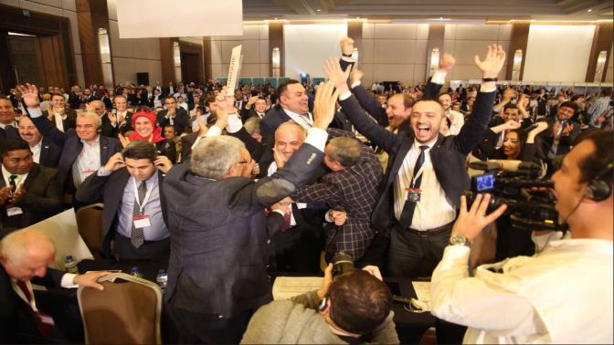 Kızılay Başkanı Kınıkın Alman rakibini yenme sevinci