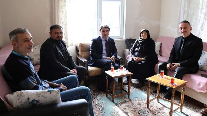 Kocaeli Büyükşehir acıları hafifletiyor