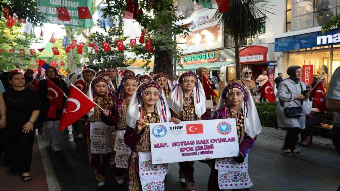 Kocaeli’de 2. Balkan Halk Oyunları rüzgârı esti