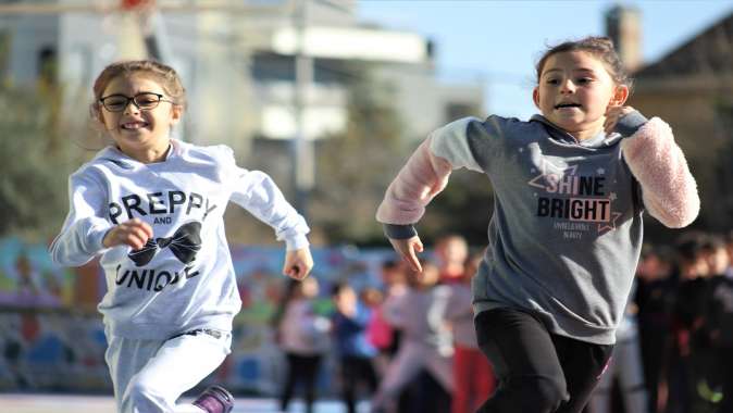 Kocaeli’de binlerce çocuk sporla geleceğe hazırlanıyor
