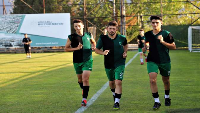 Kocaelispor U19 lige Büyükşehir spor tesislerinde hazırlanıyor