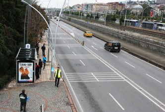 Köprü ve duraklardaki görevliler vatandaşı bilgilendirdi