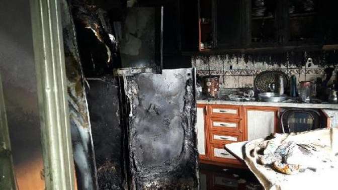 Körfezde Buzdolabının patlayan motoru mutfağı yaktı