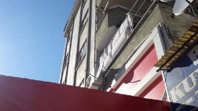Körfezde liseli kız, evde yaralı bulundu