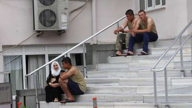 Manisada hastaneye kaldırılan askerler için son açıklama Bakandan