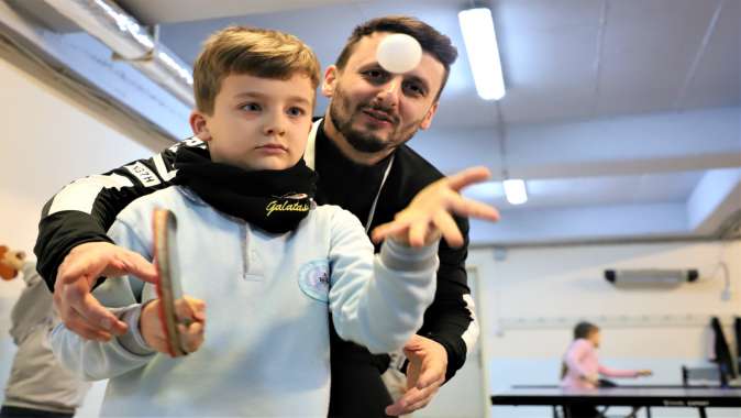 Masa tenisi kursuna öğrencilerden yoğun ilgi