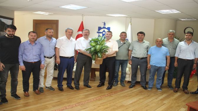 Minibüsçüler ve Otobüsçüler Odası’ndan Bayram’a ziyaret