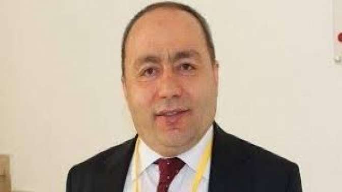 Odasında fenalaşan profesör hayatını kaybetti