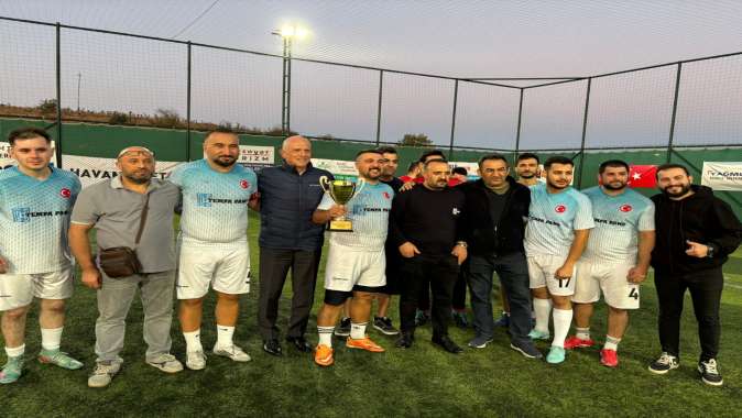 Ödüller, kupalar, plaketler ve alkışlar...