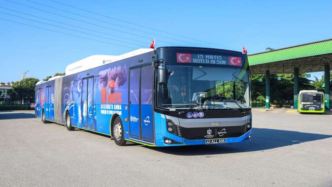 Otobüs ve tramvaylar 19 Mayıs'a özel giydirildi