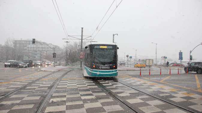 Otobüs ve tramvaylar kış tarifesine geçti