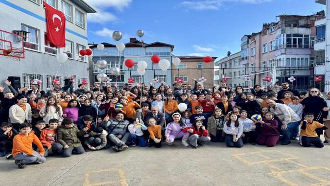 OYAK Çimento “Renkli Yakalar” ile Geleceği Güzelleştiriyor