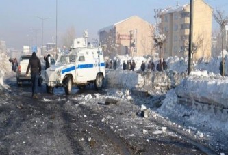 Polis aracının geçişi sırasında patlama