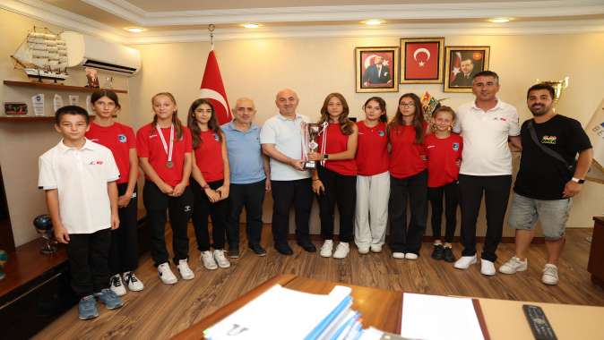 Şampiyon sporcular başarılarını Başkan Bıyık ile paylaştı