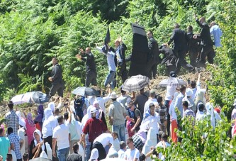 Sırp Başbakan'a şişe ve taşlarla saldırı