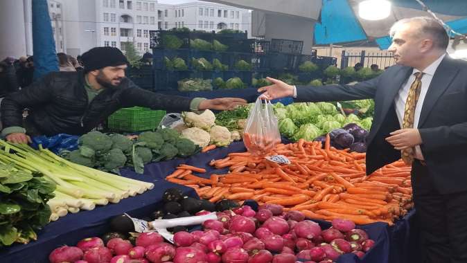SP Başkanı Vural pazara çıktı, fiyatlar elini yaktı