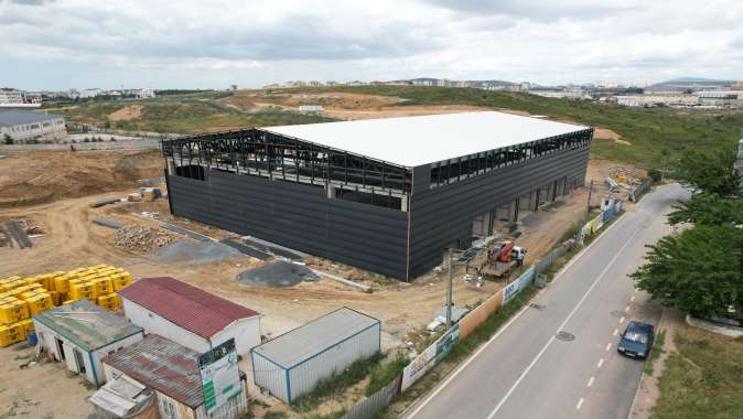 Spor salonunda yan panel montajı başladı