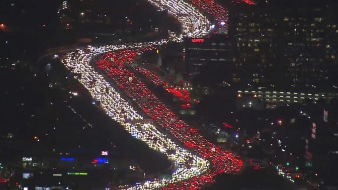 Şükran Günü'nde Los Angeles trafiği kilitlendi Şükran Günü'nde Los Angeles trafiği kilitlendi