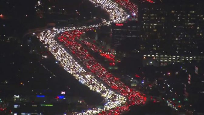 Şükran Gününde Los Angeles trafiği kilitlendi