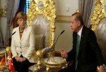 Alman hükümet sözcüsü: Ziyaret yerine ev sahibi karar verir