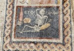 Antakya'da "Neşeli ol hayatını yaşa" yazılı mozaik bulundu.